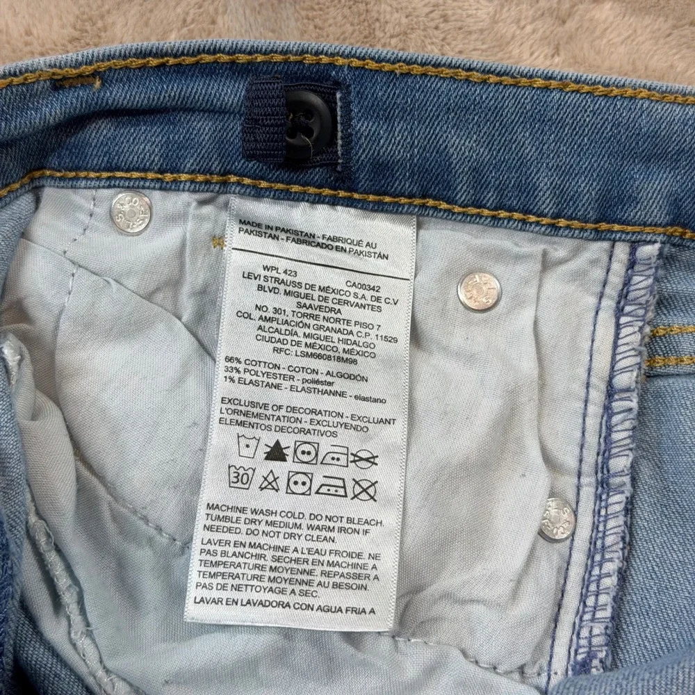 Signature by Levi Strauss Super Skinny Jean Womens 28 Light Wash Distressed Good
